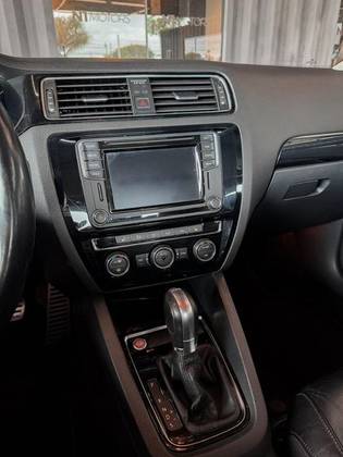 VOLKSWAGEN JETTA 2.0 TSI HIGHLINE 211CV GASOLINA 4P TIPTRONIC